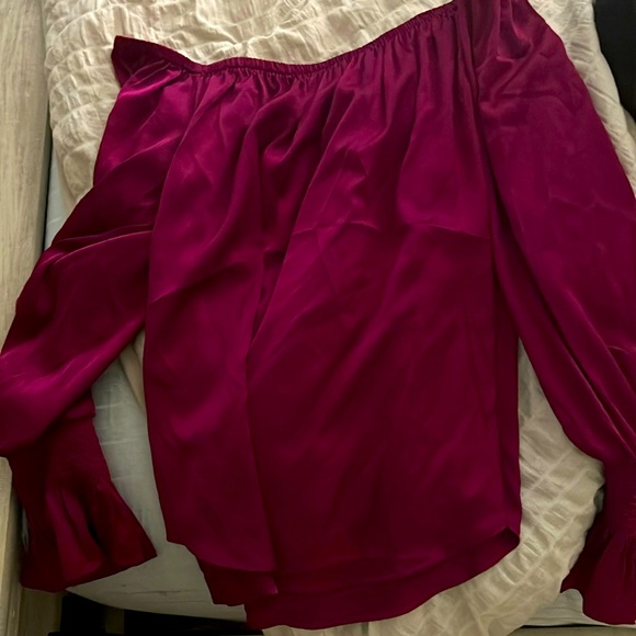 Express Satin off the shoulder blouse with crinkle sleeve - Picture 6 of 9